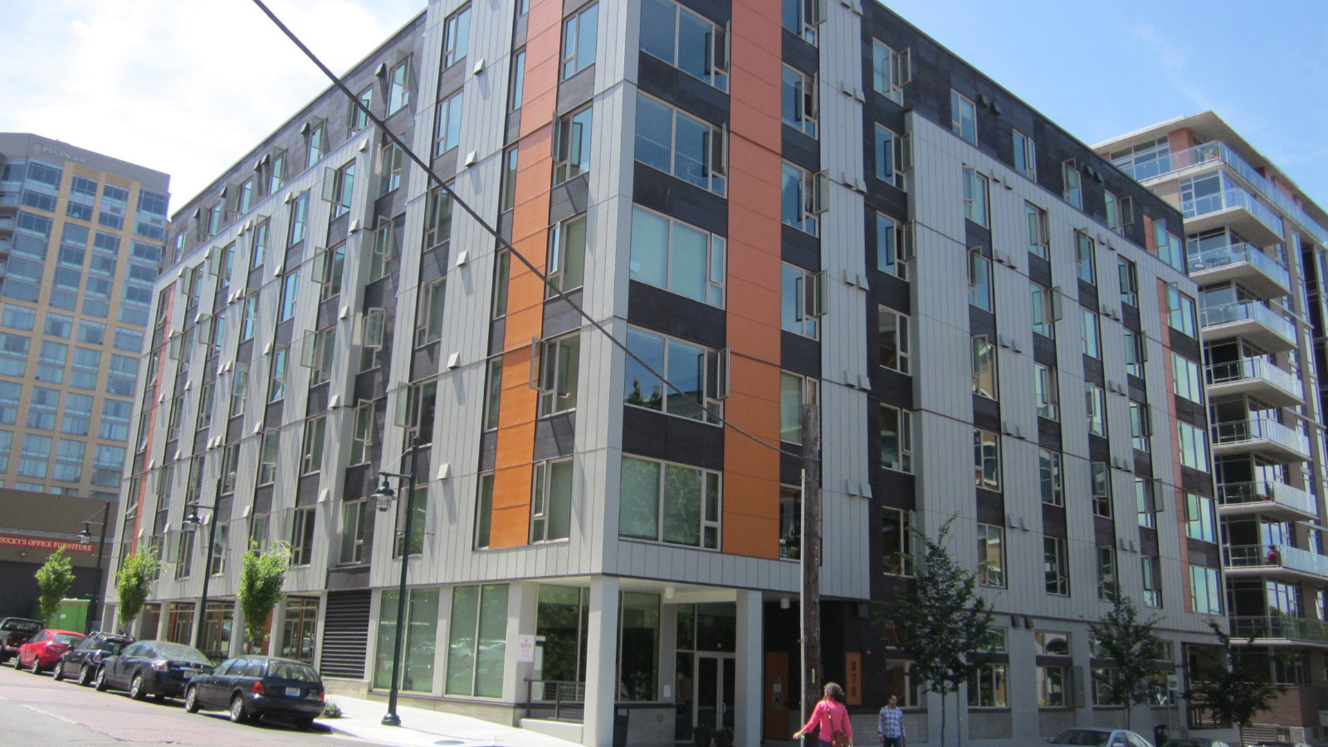 Boxcar Apartments at 975 John Swenson Say Fagét