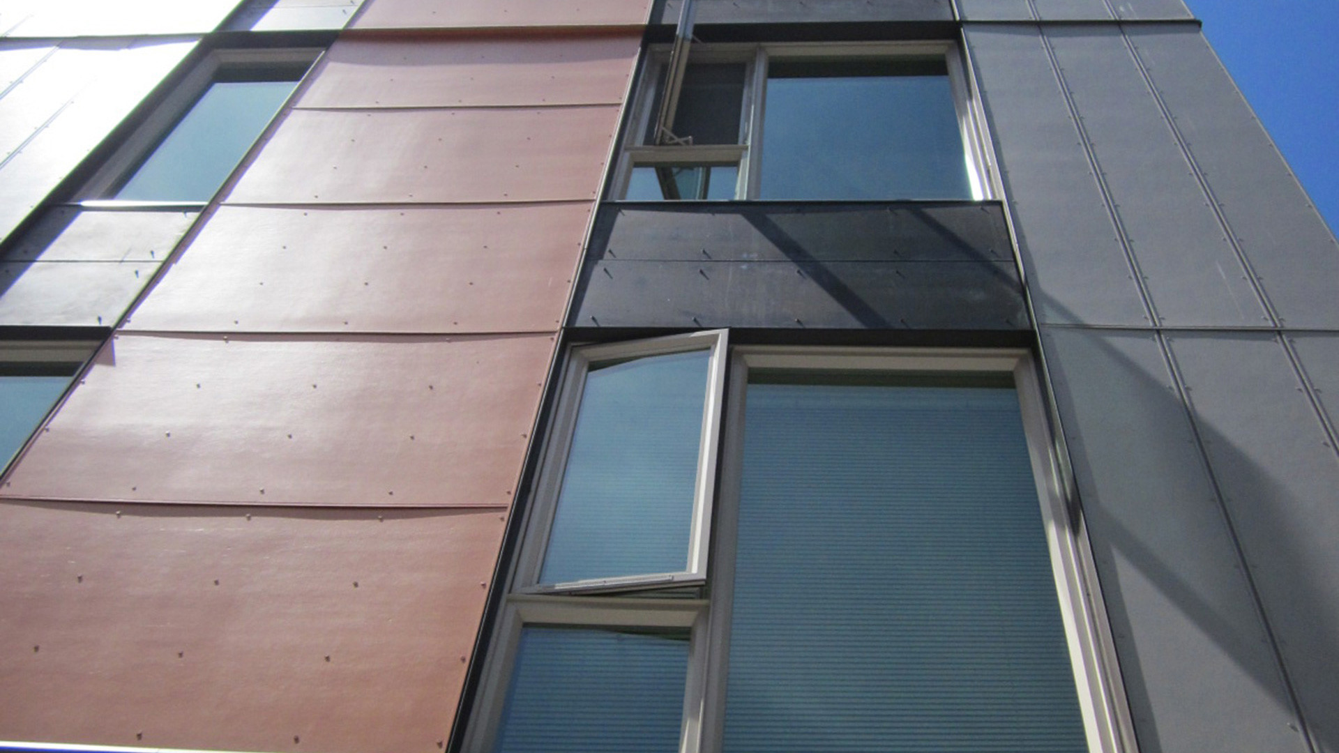 Boxcar Apartments at 975 John Swenson Say Fagét